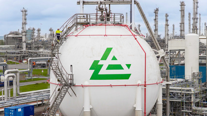 Liquid hydrogen storage tank in Rotterdam