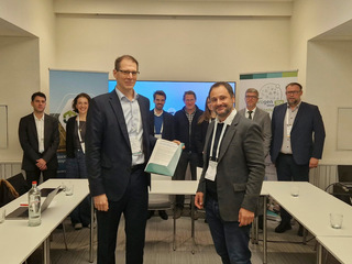 Handover of the open letter by Emmanuel Masini, CEO of Mantle8, to a representative of the European Commission.